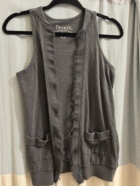 Decree Charcoal Gray Sleeveless Open-Front Cardigan Vest